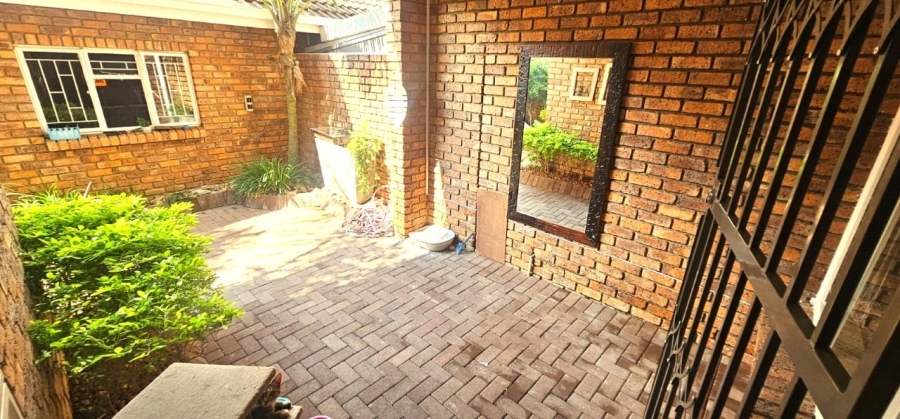 To Let 3 Bedroom Property for Rent in Safari Gardens North West